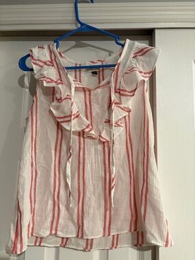 Universal Thread White Top with Coral Stripe Detail